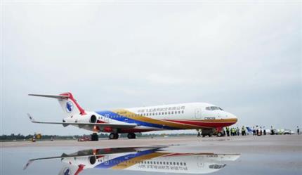 全國首架C909醫療機交付中豫航空集團 C9生命之翼航空醫療聯盟在鄭州成立